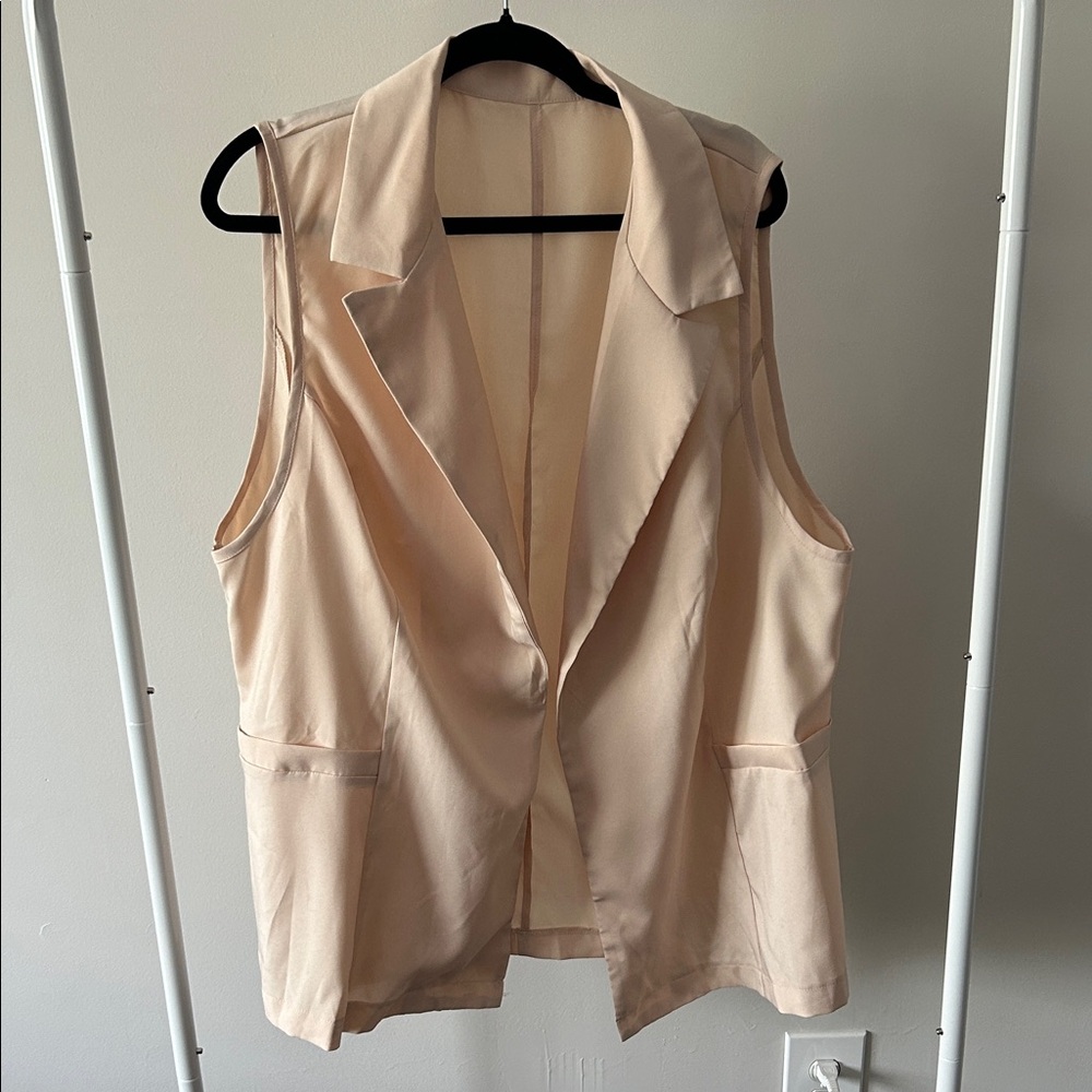 SHEIN Curve Cream Vest Blazer